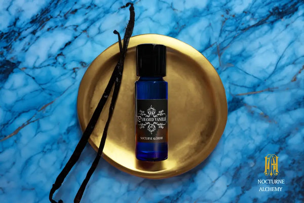 5ml Slender Blue bottle with insert dropper and black screw lid. Pyramid Vanille 2